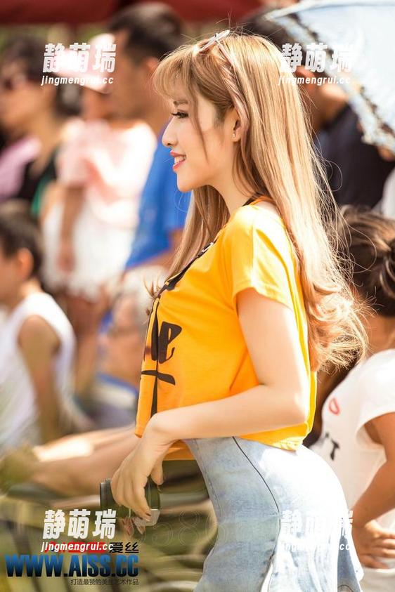 爱丝私拍：美图里的球童，竟然是个超级模特，想不到吧？