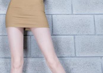 Beautyleg – 只有Rosa的红裙，没有华丽的外衣