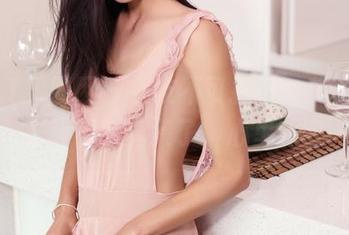 GIRLT果团网 – 女友不可捉摸，莫雅淇更新，很久没看写真集了，心里咕咚一声！