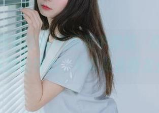 喵糖映画带你在JK西装中徘徊，原图一秒点燃你的好奇心，写真更是画龙点睛。