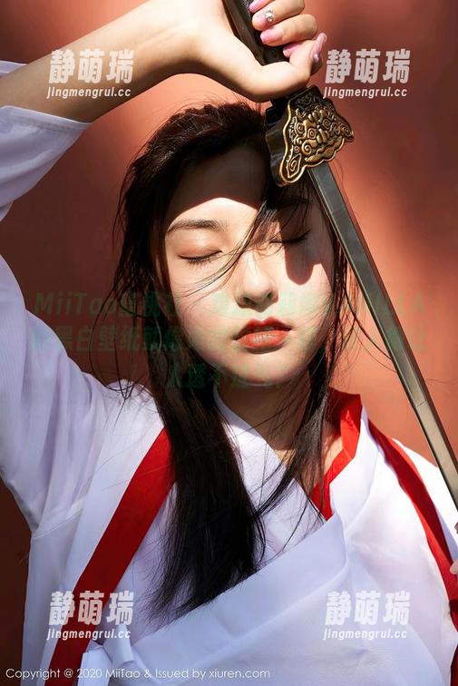 MiiTao蜜桃社 - 难道韵莉娜VANILLA的黑白壁纸就像她的情绪一样，迷人得让人透不过气？