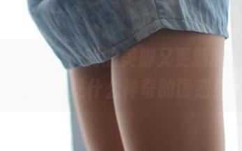 ROSI写真 – 小莉的美脚又更新啦，快来瞧瞧这是什么神奇的诱惑！