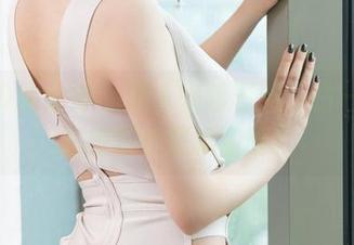 TGOD推女神 – 双人咖啡时光，白一晗的私房图包里藏了啥？