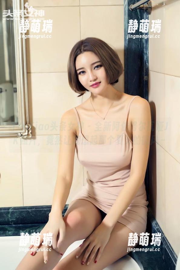 TouTiao头条女神 - 全新阿依努尔瓦娅JK照片，竟然让我想起那个夏天的微风～