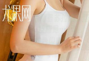 UGirls尤果网 – 看到曼苏拉娜的红裙在线图集，我的第一个反应是……哇，是裙子还是红色闪电？