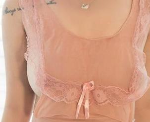 UGirls尤果网 – 若彤BOOMBOOM的奶牛写真：图库里的草原梦游