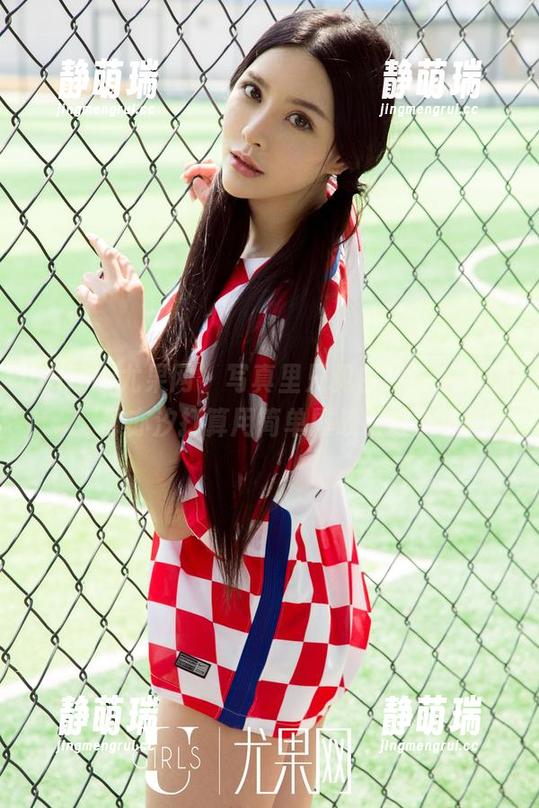 UGirls尤果网 - 写真里只见白衬衫，难道颜亦汐打算用简单屡战屡胜？