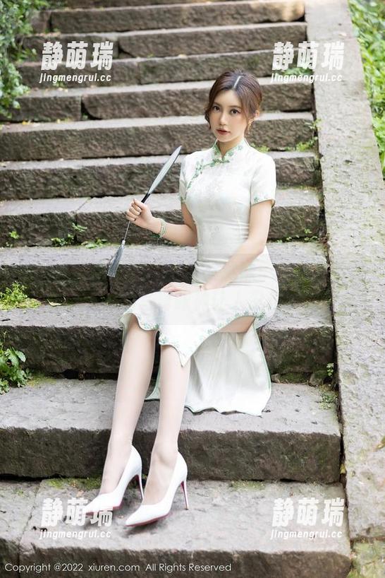 Xiuren秀人网 - 谁说天然妹子只能撩？双笙Alina的写真眼神让人忍俊不禁！
