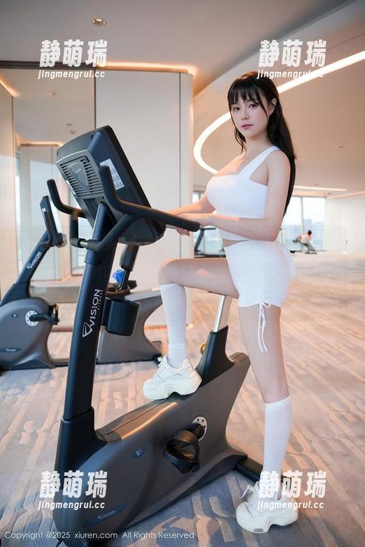 Xiuren秀人网 - 自恋界的免费代表——媃柔rourou的自拍集锦，你准备好热爱了吗？