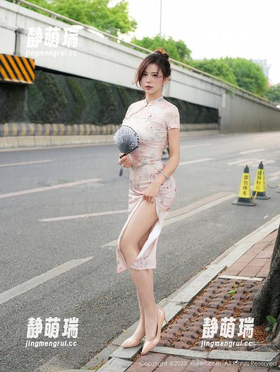 Xiuren秀人网 - 看绯月樱-Cherry的图集就像在打日本鬼屋的游戏——你永远不知道什么会“若隐若现”！
