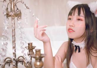 不呆猫的私拍：旗袍图包，谁说优雅不能带点桀骜不驯？