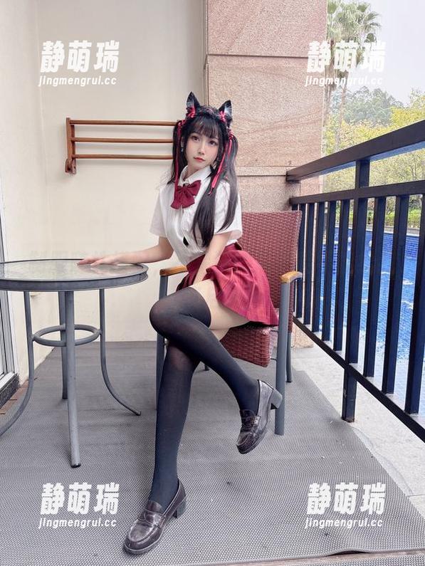 制服随性搭配，不呆猫的私拍能不能给我一点启发？