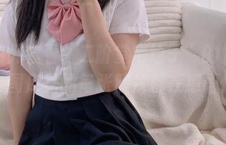 从灰色外套看“二阶堂宅绘子”的角色转换，图库里的每张照片都在细语低喃