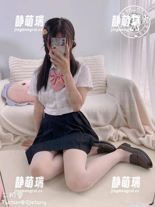 从灰色外套看“二阶堂宅绘子”的角色转换，图库里的每张照片都在细语低喃