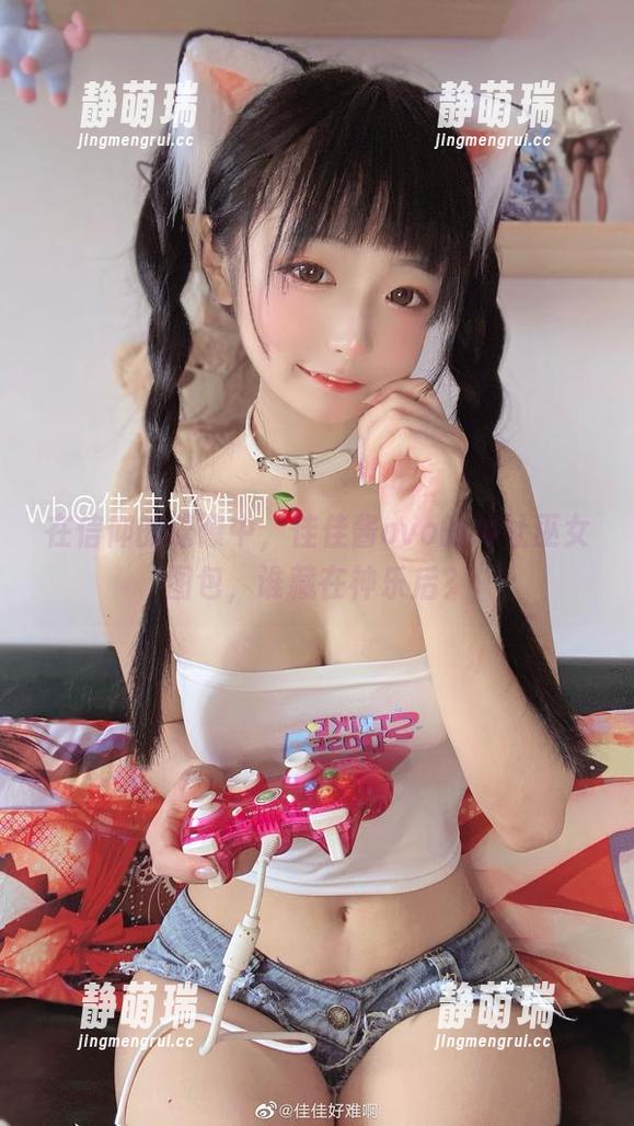 在信仰的缝隙中，佳佳酱ovo的神社巫女图包，谁藏在神乐后？