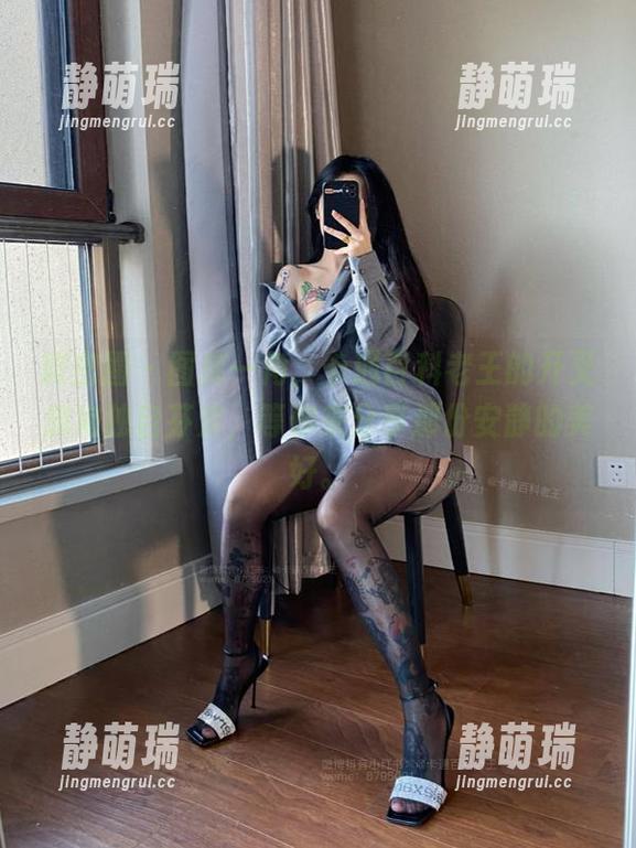 微密圈 - 图库一角，卡通百科老王的开叉旗袍独自芬芳，等你来分享那份安静的美好。