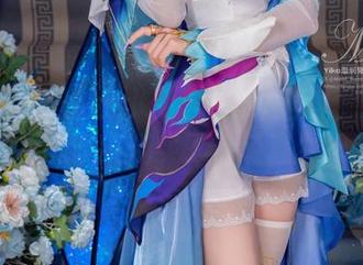梦轻羽–咬人小小兔这次的写真集更新！怎么看她都脱离现实了，简直要飘起来！