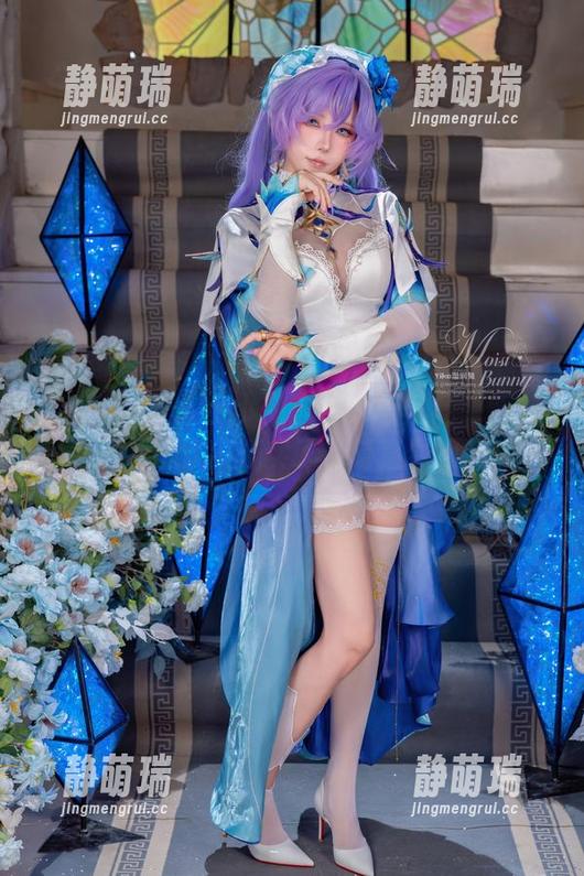 梦轻羽–咬人小小兔这次的写真集更新！怎么看她都脱离现实了，简直要飘起来！
