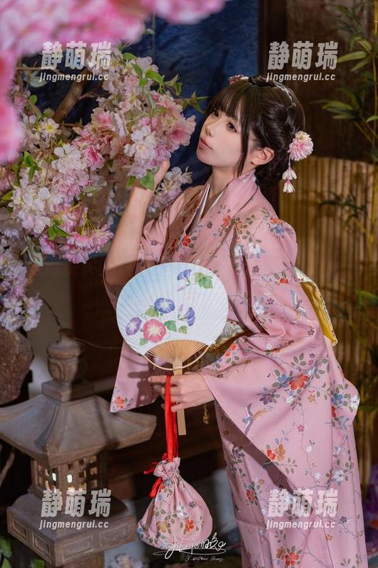 脱离现实的咬人小小兔，在线展示动感图片