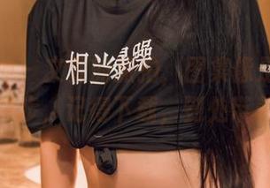 头条女神 – 文雪的旅拍，图集像是一场随意的散步，记得下载，到处带着走。
