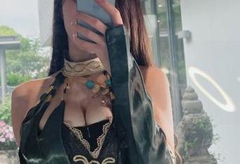 微密圈 – 小玉吃果冻与旗袍，美图不过是表面，内涵更值得捣鼓。