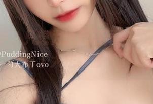 在原图中，只想为这双马尾留个动态壁纸，布丁大法我服气了。