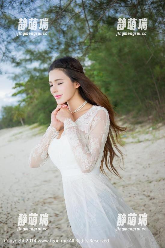 推女神 - 吊带写真，来在线膜拜王婉悠的穿搭吧！