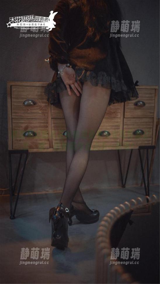 你没见过的木花琳琳是勇者毛衣写真集分享，哦，这种风格有点不一样呢！