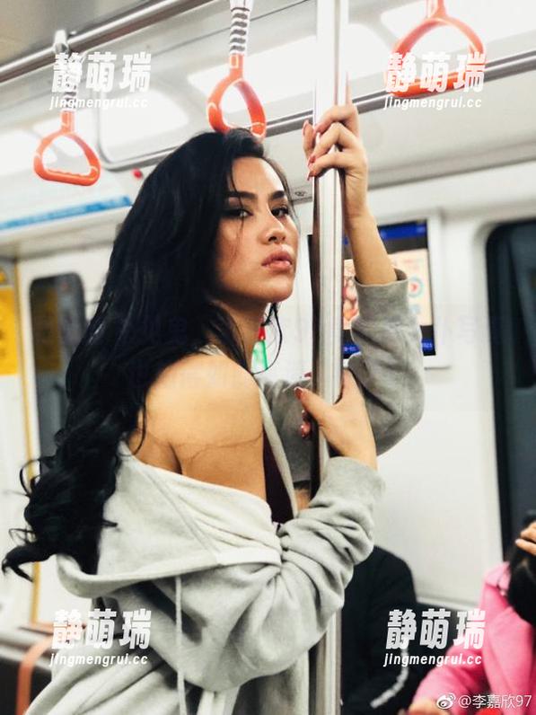 微密圈 - 见鬼，李嘉欣97竟然把女仆写真也拍得如此高清，跪了！