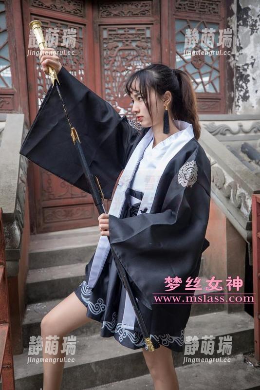 梦丝女神 - 图册翻开，雪馨红裙舞动：被吸引的目光不是罪过吧？