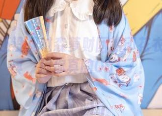 如果你还没见过森萝财团的印花衣白丝写真，那你真的OUT了！