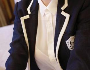 模范学院 – 原图·郑颖姗Bev的裤子好像跟她私聊了一下，简单却不无聊！