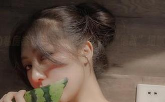 樱晚gigi的私房系列里，上班前的那份“懒散”细腻得让我感到无比共鸣。