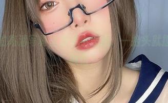 次屁啦的高清写真里那个小恶魔，一抬头就撩人，你敢信？