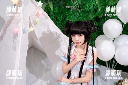 爆机少女喵小吉的COS画风，套装都忍不住想点进去