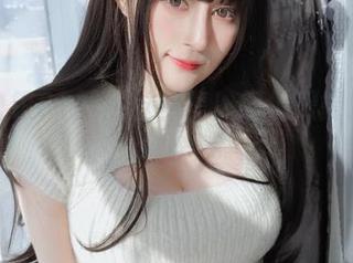 看，白银81的黑丝图集！好像只能默默捧着脸。