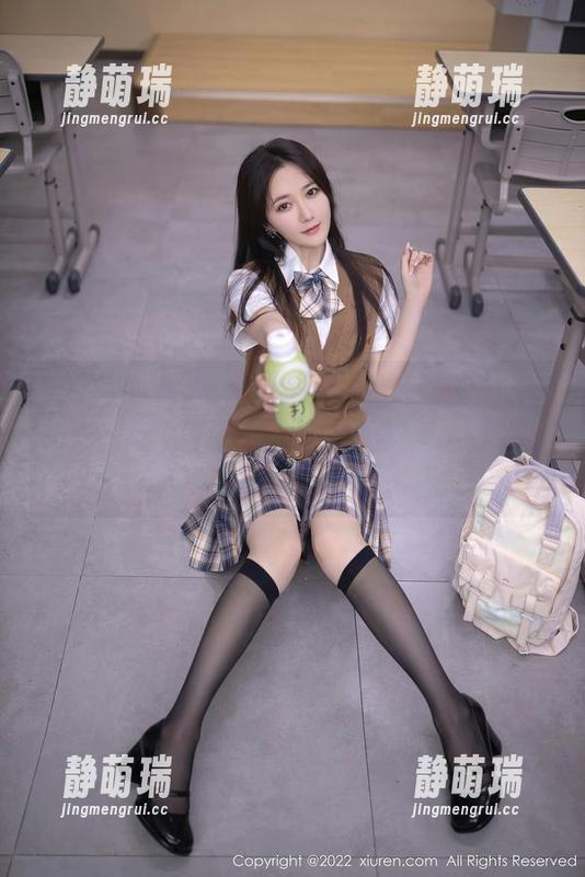 秀人网 - 看SOLO-尹菲白裙的写真图包，心中那种“这条裙子该让我穿”的冲动又回来了…