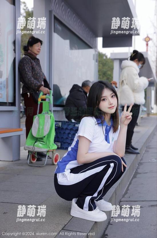 秀人网 - e宝小野猫的腿美得我不知所措，下载作品集时记得深呼吸！