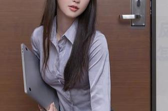 秀人网 – tina甜仔的写真，套装反倒让她多了几分俏皮，原图里这画面我怎么看怎么觉得摸着头。