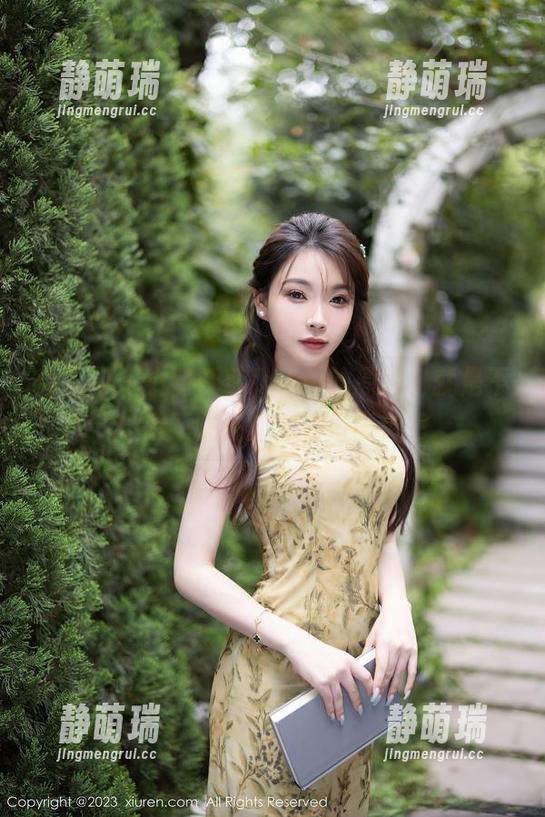 秀人网 - 小蛮妖yummy的原图，就是不得不关注的套装搭配！