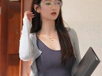 秀人网 – 智恩baby的图集更新啦：温柔属性全开，注意，可能会犯傻哦！