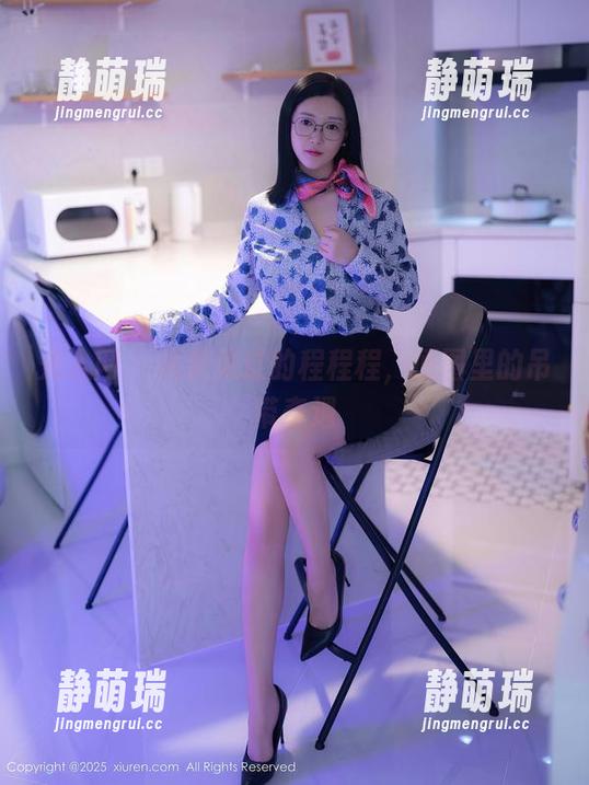 秀人网 - 从未见过的程程程，原图里的吊带奇遇