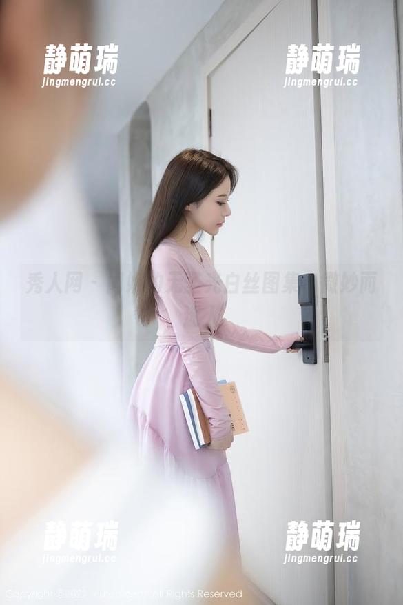 秀人网 - 闵妮的无圣光白丝图集，微妙而迷人