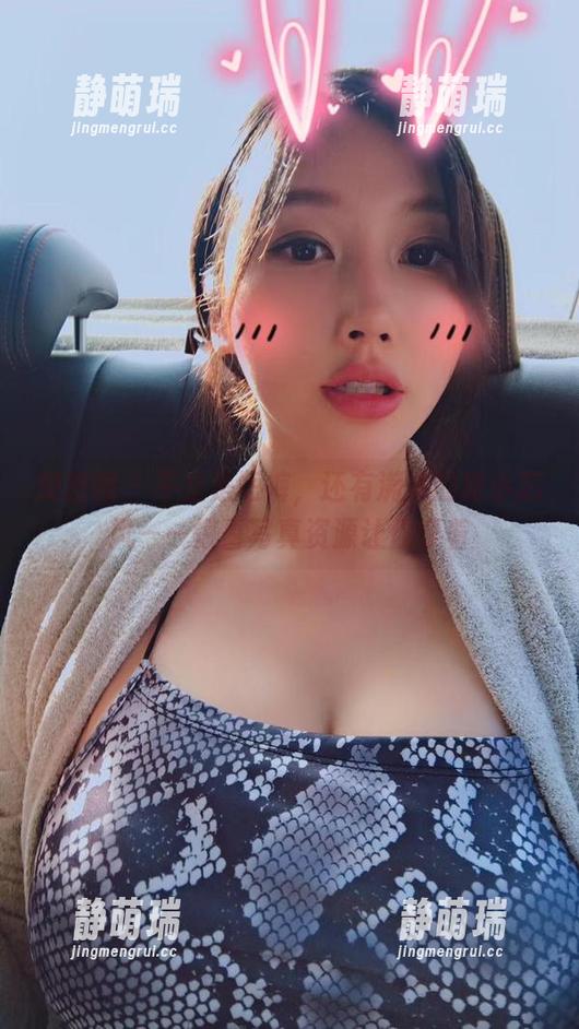微密圈 - 不止是短裤，还有满满的童小芯风——惊喜写真资源让你盯着