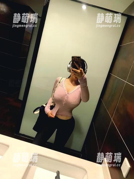 微密圈 - 童小芯的黑丝写真集，看得我眼睛都在发光！