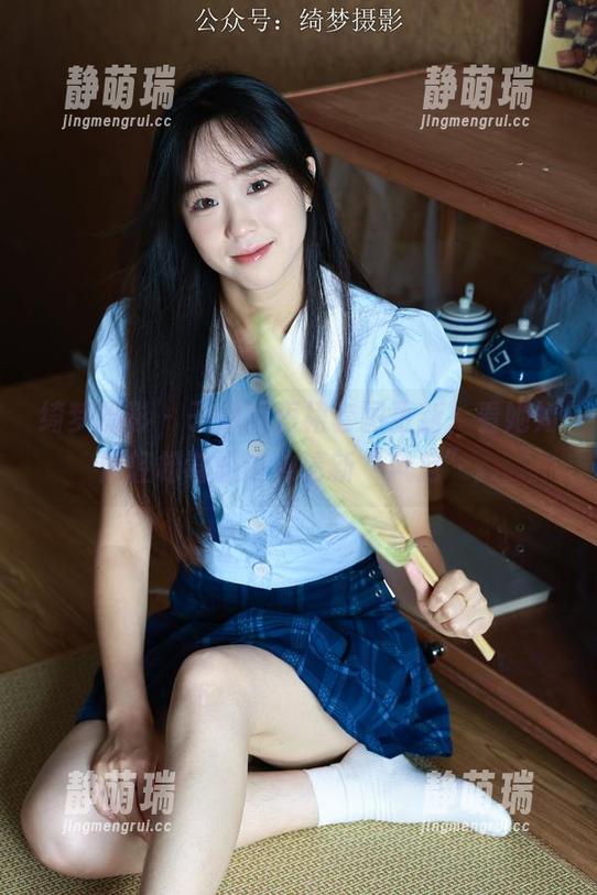 绮梦摄影 - 子涵的短裙套图更新，看她如何轻松驾驭这种清新“风范”。