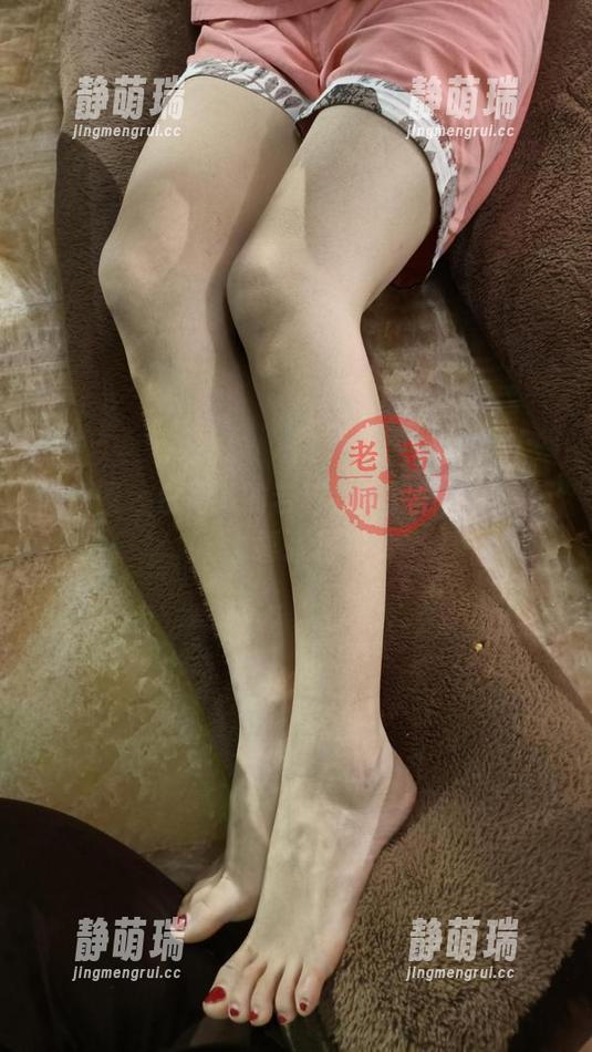 微密圈 - 白裙下的若若老师，网盘里的惊喜张扬