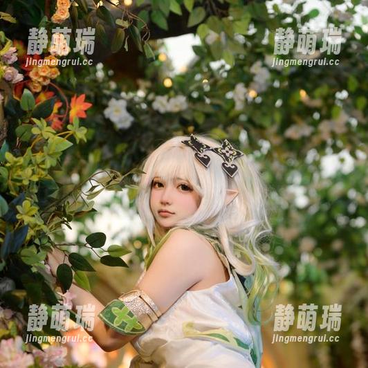 看了莱可Raika在海边的写真作品，我才明白原来“简单”的其实是最难做到的。