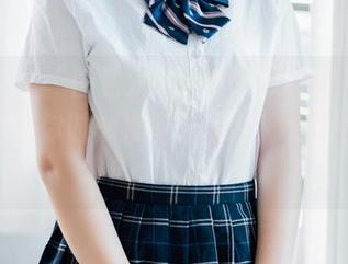 菠萝社 – “图包满载：Barbie可儿的制服美图让你时刻准备好恋爱、应对全球！”。