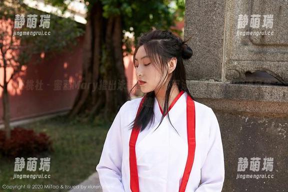 蜜桃社 - 蜜蕊Mary推出泳装图集：不带泳圈也能游出这项风格，快来瞧瞧！